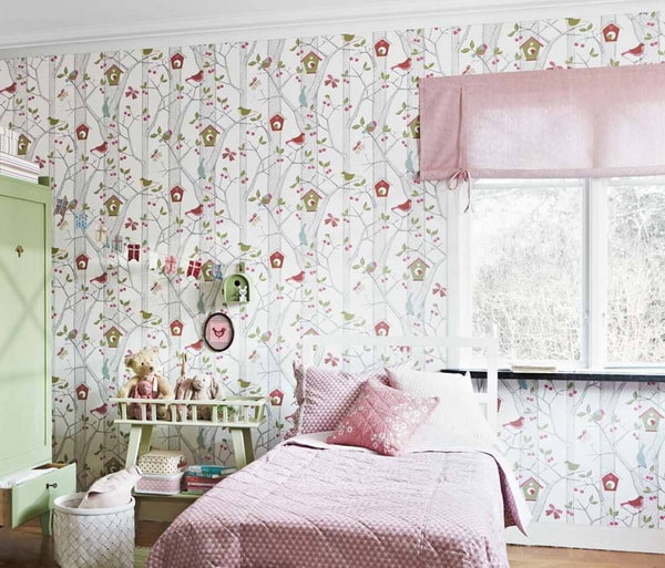 Patrones de aves para decorar las paredes de un dormitorio