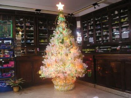 Árboles navideños de color blanco