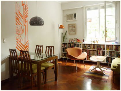 Una casa con colores