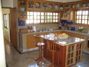 Con una hermosa isla - DecoActual.com