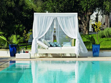 Tips para decorar la zona de piscina