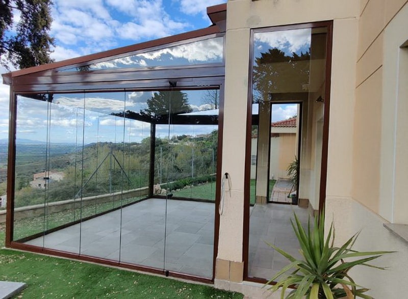 Cerramientos sin perfiles: soluciones para terrazas